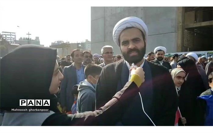 مفهوم  انقلاب اسلامی ایران همدردی با مظلومان عالم و مبارزه با استکبار جهانی است