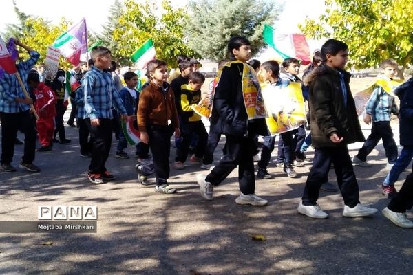 خروش مردم شهر سرچهان در راهپیمایی ۱۳ آبان