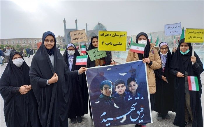 حضور پرشور دانش‌آموزان نصف جهانی و مردم غیور شهر شهید پرور اصفهان/فیلم