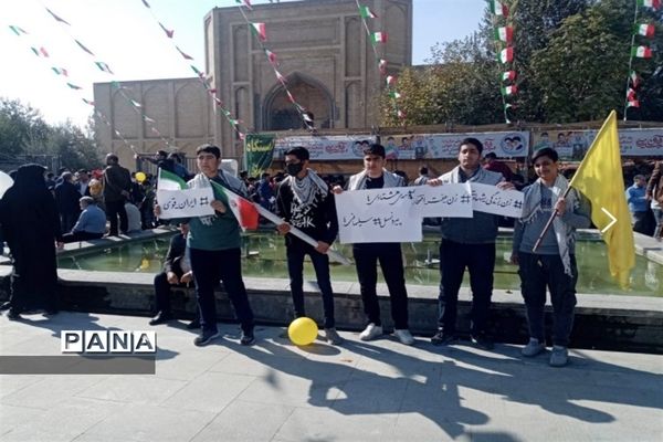 برگزاری راهپیمایی باشکوه و تاریخی ۱۳ آبان در ورامین
