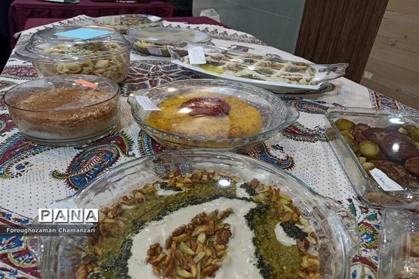 برگزاری جشنواره تغذیه سالم  به‌مناسبت روز دانش‌آموز در دبیرستان مهشید مصلی‌نژاد