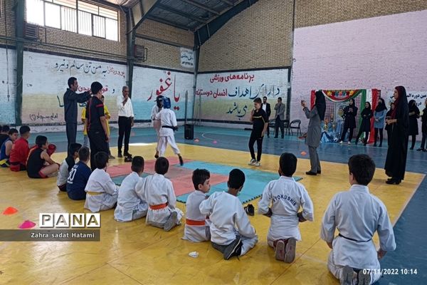 افتتاحیه المپیاد ورزشی درون مدرسه‌ای در پاکدشت
