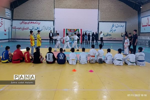 افتتاحیه المپیاد ورزشی درون مدرسه‌ای در پاکدشت