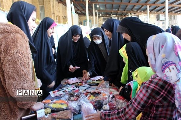 برپایی غرفه‌ ایران قوی با نخبه‌های ایرانی در مراسم 13 آبان