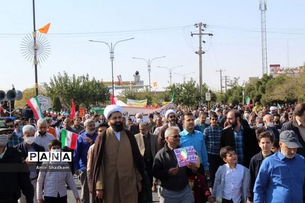 ‌آیین تکریم پرچم در راهپیمایی 13 آبان