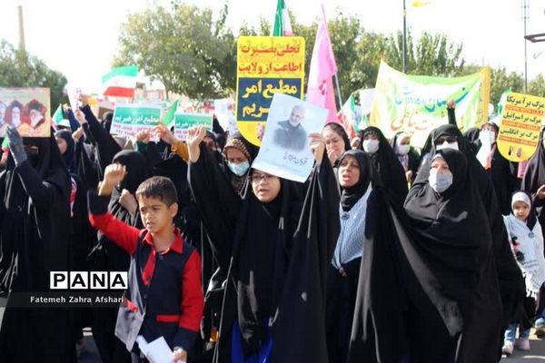 راهپیمایی یوم‌الله ۱۳ آبان در سمنان