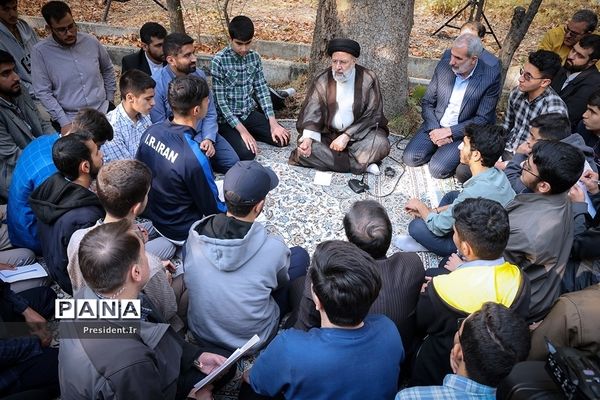 حضور رئیس‌جمهوری در جمع دانش‌آموزان شرکت‌کننده در اردوی «راهیان پیشرفت»