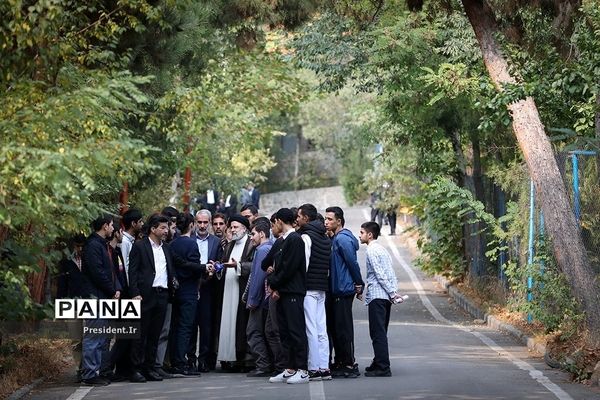 حضور رئیس‌جمهوری در جمع دانش‌آموزان شرکت‌کننده در اردوی «راهیان پیشرفت»