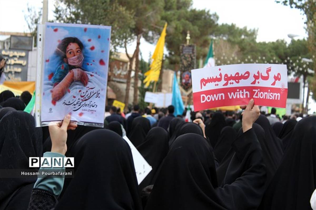 راهپیمایی ۱۳ آبان با حضور بی‌سابقه و پرشور نائینی‌ها