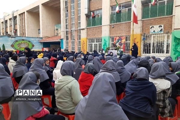 برگزاری مراسم پر شور روز دانش‌آموز توسط دانش‌آموزان در مدرسه محمد عاصمی