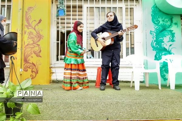 برگزاری مراسم پر شور روز دانش‌آموز توسط دانش‌آموزان در مدرسه محمد عاصمی