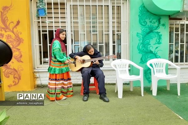 برگزاری مراسم پر شور روز دانش‌آموز توسط دانش‌آموزان در مدرسه محمد عاصمی