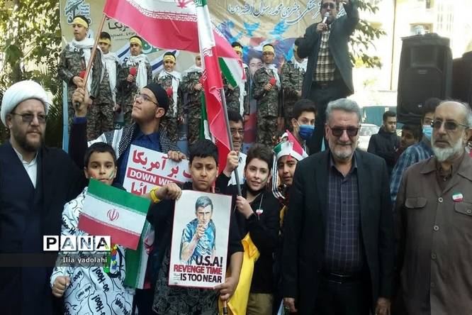حضور پرشور دانشآموزان منطقه ۱۰ تهران در راهپیمایی ۱۳ آبان