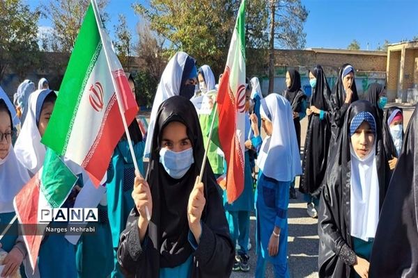 تجدید پیمان دانش‌آموزان شهر سورمق با آرمان‌های انقلاب اسلامی