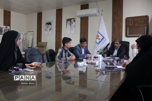 نشست نمایندگان مجلس دانش‌آموزی استان بوشهر با معاون پرورشی و فرهنگی