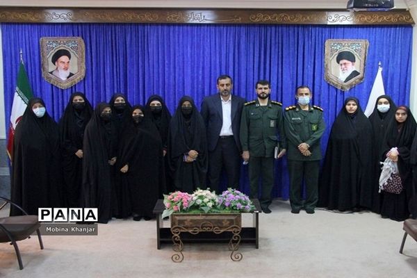 دیدار جمعی از مسئولان واحدهای مقاومت بسیج دانش‌آموزی با نماینده ولی فقیه و امام جمعه بوشهر