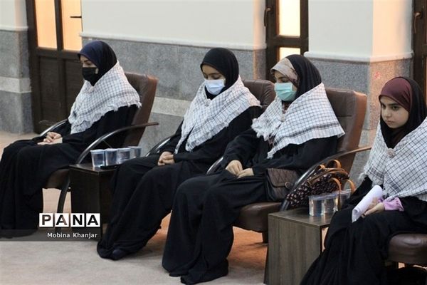 دیدار جمعی از مسئولان واحدهای مقاومت بسیج دانش‌آموزی با نماینده ولی فقیه و امام جمعه بوشهر
