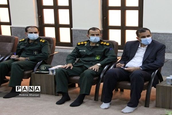 دیدار جمعی از مسئولان واحدهای مقاومت بسیج دانش‌آموزی با نماینده ولی فقیه و امام جمعه بوشهر