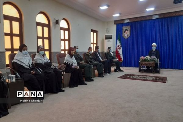 دیدار جمعی از مسئولان واحدهای مقاومت بسیج دانش‌آموزی با نماینده ولی فقیه و امام جمعه بوشهر