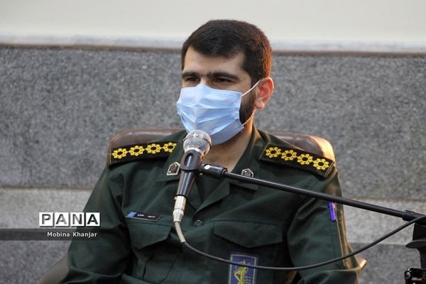 دیدار جمعی از مسئولان واحدهای مقاومت بسیج دانش‌آموزی با نماینده ولی فقیه و امام جمعه بوشهر