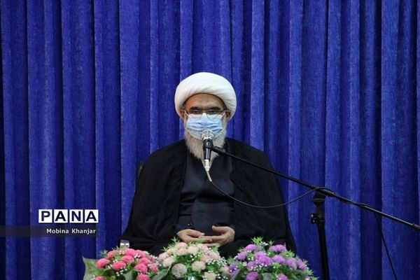 دیدار جمعی از مسئولان واحدهای مقاومت بسیج دانش‌آموزی با نماینده ولی فقیه و امام جمعه بوشهر