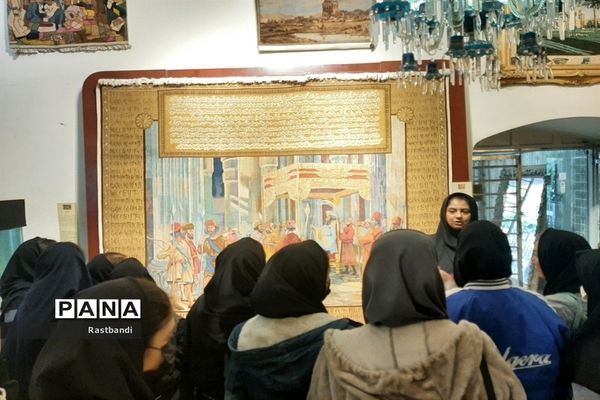 بازدید دانش‌آموزان هنرستان سمیه منطقه ۱۴ از موزه فرش رسام