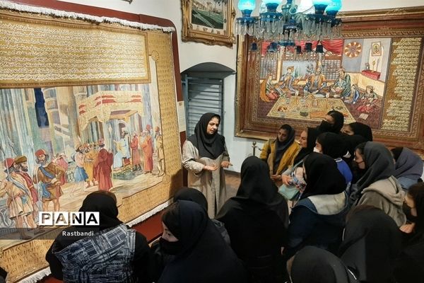 بازدید دانش‌آموزان هنرستان سمیه منطقه ۱۴ از موزه فرش رسام