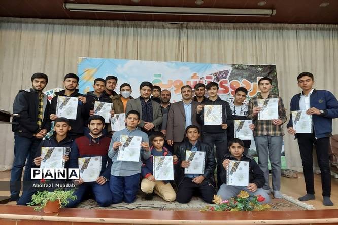 تجلیل از برگزیدگان استانی مسابقات قرآن، عترت و نماز دانشآموزان دختر و پسر در خلیلآباد
