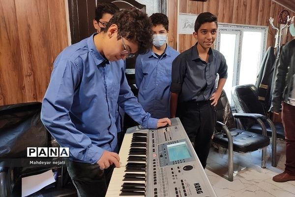 کشف استعدادهای موسیقی در مدرسه متوسطه اول البرز رودهن