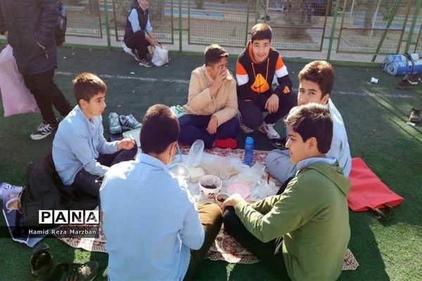 اردوی درون‌مدرسه‌ای دانش‌آموزان آموزشگاه شهید‌احمد کاظمی اسلامشهر