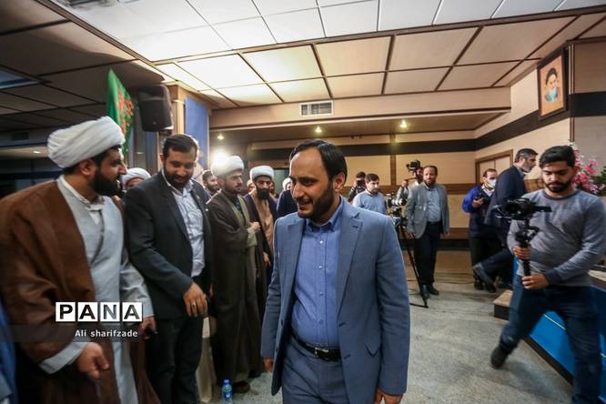 حضور علی بهادری جهرمی در همایش اتحادیه انجمنهای اسلامی دانشآموزان