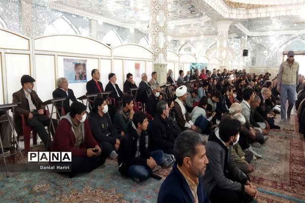 حضور دانش‌آموزان دبیرستان شهیدصادقی در نماز جمعه نایین
