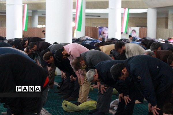 دیدار مردمی مدیرکل آموزش و پرورش استان در حاشیه نماز جمعه زنجان
