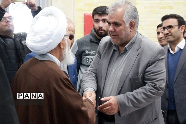 دیدار مردمی مدیرکل آموزش و پرورش استان در حاشیه نماز جمعه زنجان
