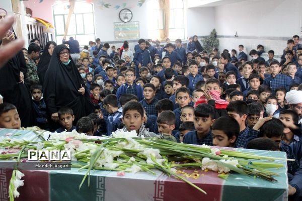 یادواره شهدا و تشییع شهید گمنام در مدرسه محمدی کاشانی قم