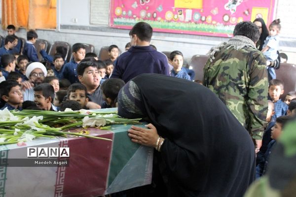 یادواره شهدا و تشییع شهید گمنام در مدرسه محمدی کاشانی قم