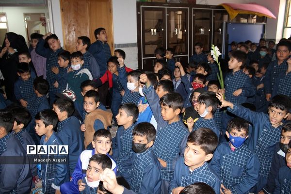 یادواره شهدا و تشییع شهید گمنام در مدرسه محمدی کاشانی قم