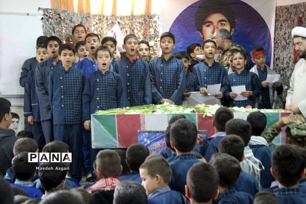یادواره شهدا و تشییع شهید گمنام در مدرسه محمدی کاشانی قم