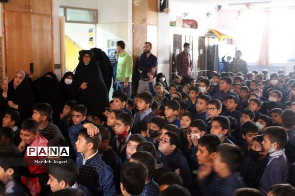 یادواره شهدا و تشییع شهید گمنام در مدرسه محمدی کاشانی قم