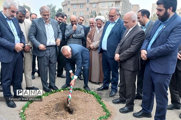 آیین کلنگ‌زنی‌ مدرسه شهید‌عبادی خاتون‌آباد پاکدشت