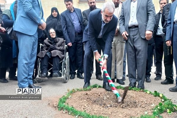 آیین کلنگ‌زنی‌ مدرسه شهید‌عبادی خاتون‌آباد پاکدشت