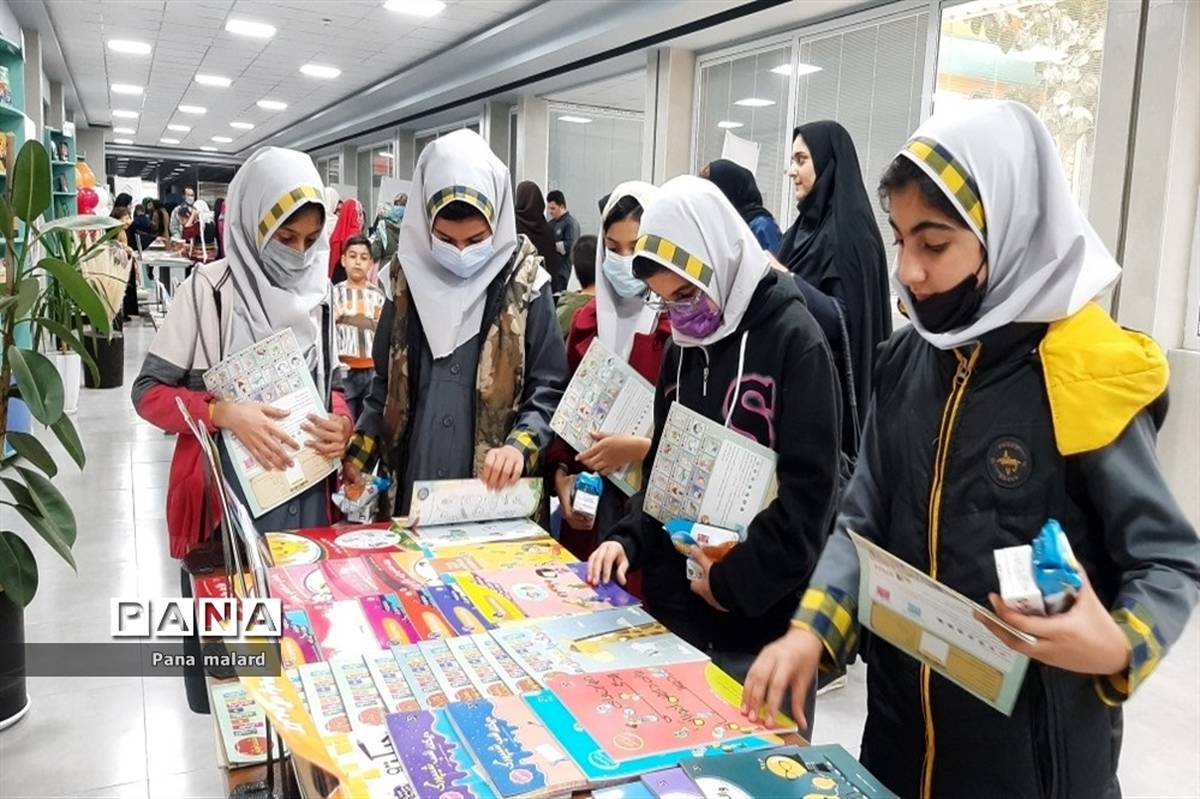 افتتاح نمایشگاه کتاب در فرهنگسرای بعثت صفادشت