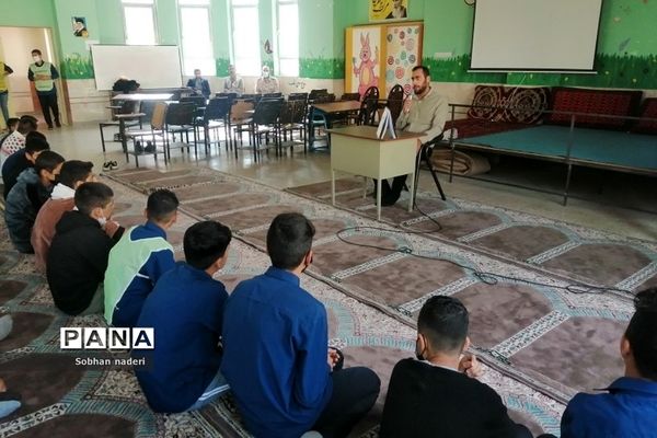 برگزاری جلسه بصیرتی پدافند غیرعامل‌ در مدرسه امام حسین(ع) رودهن