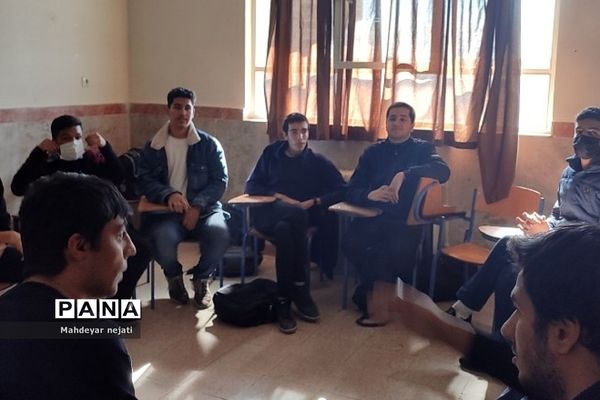 آیین هفته کتاب و کتابخوانی در دبیرستان استعدادهای درخشان شهید‌بهشتی رودهن