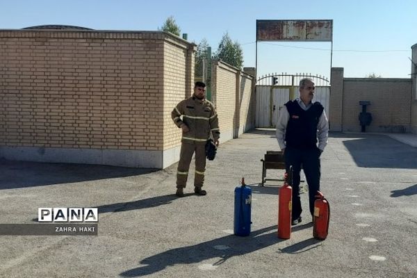 آموزش اطفای حریق در دبستان میعاد فشافویه