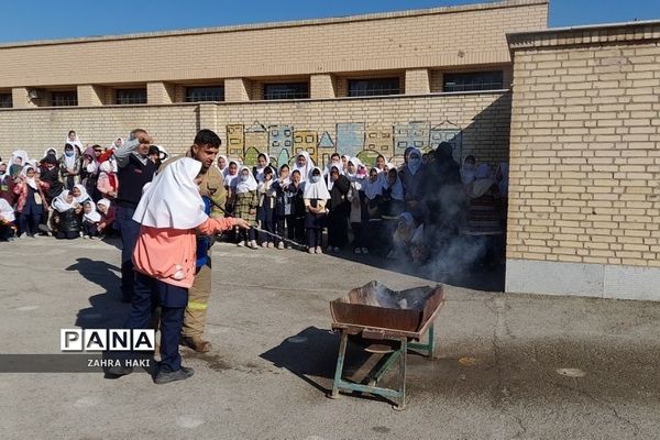 آموزش اطفای حریق در دبستان میعاد فشافویه