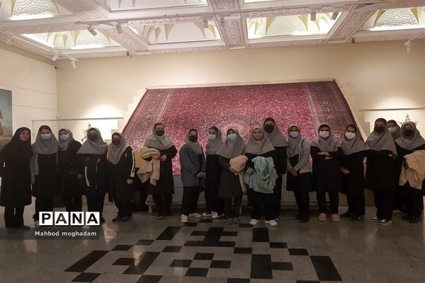بازدید دانش‌آموزان دبیرستان شهیده معصومه قزوینی منطقه ۱۳ از کتابخانه و موزه ملی ملک
