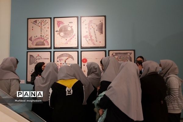 بازدید دانش‌آموزان دبیرستان شهیده معصومه قزوینی منطقه ۱۳ از کتابخانه و موزه ملی ملک