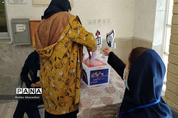 برگزاری انتخابات شورای دانش‌آموزی در دبیرستان پویش ناحیه ۳ شیراز