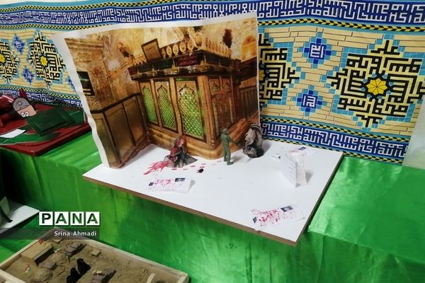 نمایشگاه دست‌سازه‌های دانش‌آموزی در دبیرستان ریحانه قم